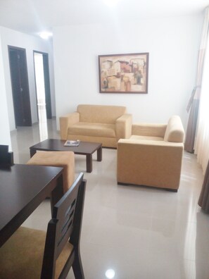 Suite, Balcony | Living area | TV - Hotel Cuarta Avenida (Cali)