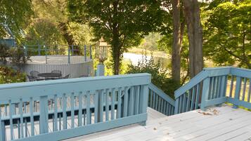 Comfort Room 1, River View | Terrace/patio
