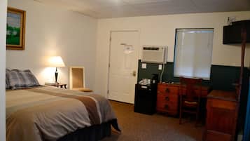Comfort Room 4, River View | Room amenity