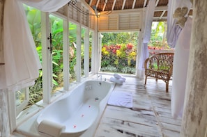 Combined shower/bathtub, free toiletries, hair dryer, bathrobes