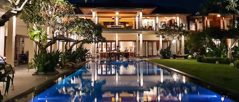 Luxury-Villa, 6 Schlafzimmer, eigener Pool, Meerblick | Außenbereich