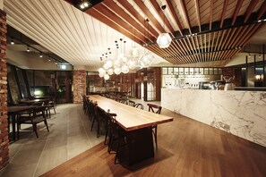 每日付費供應吃到飽自助式早餐
