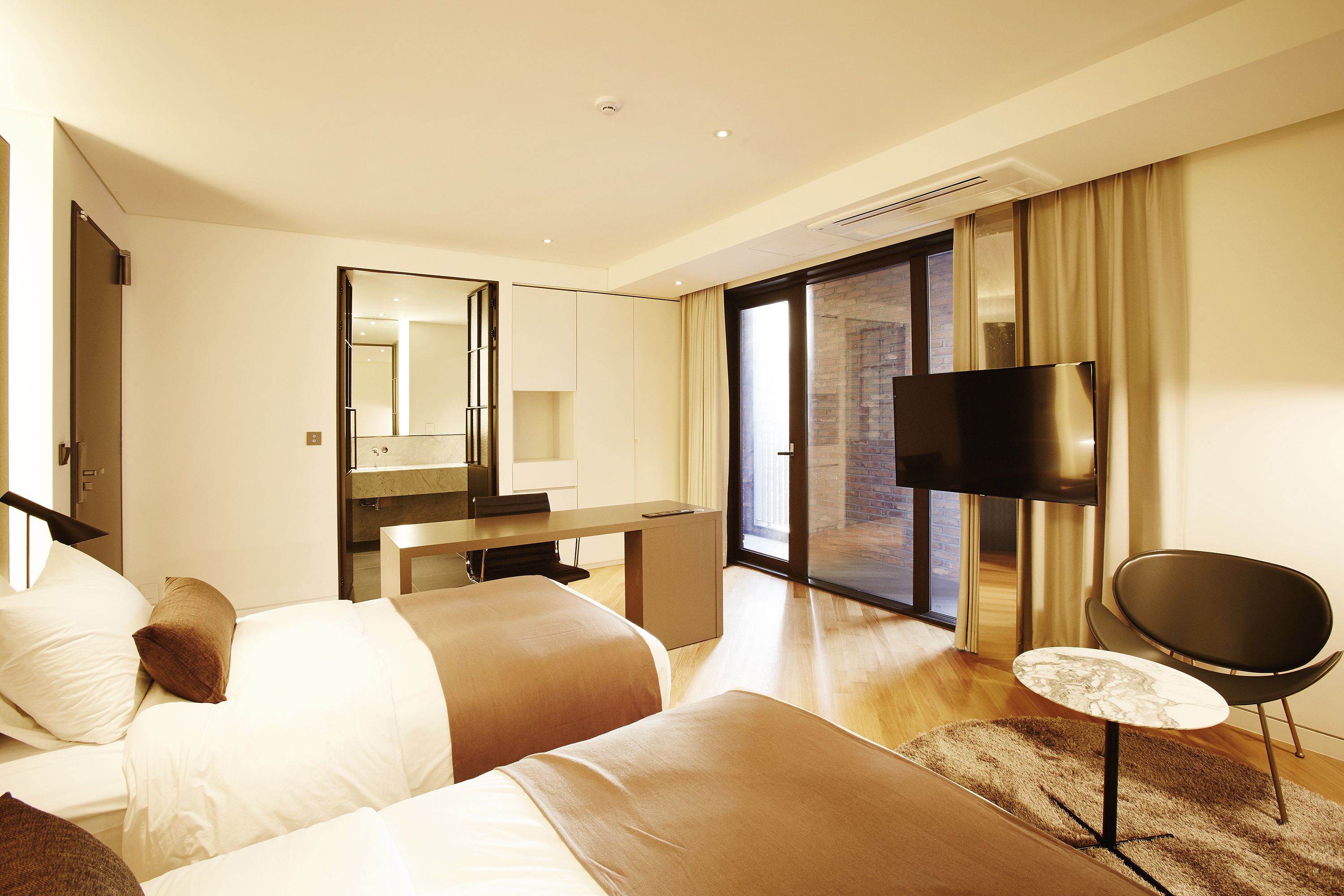 deluxe twin room | in-room safe, desk, blackout curtains, iron/ironing board