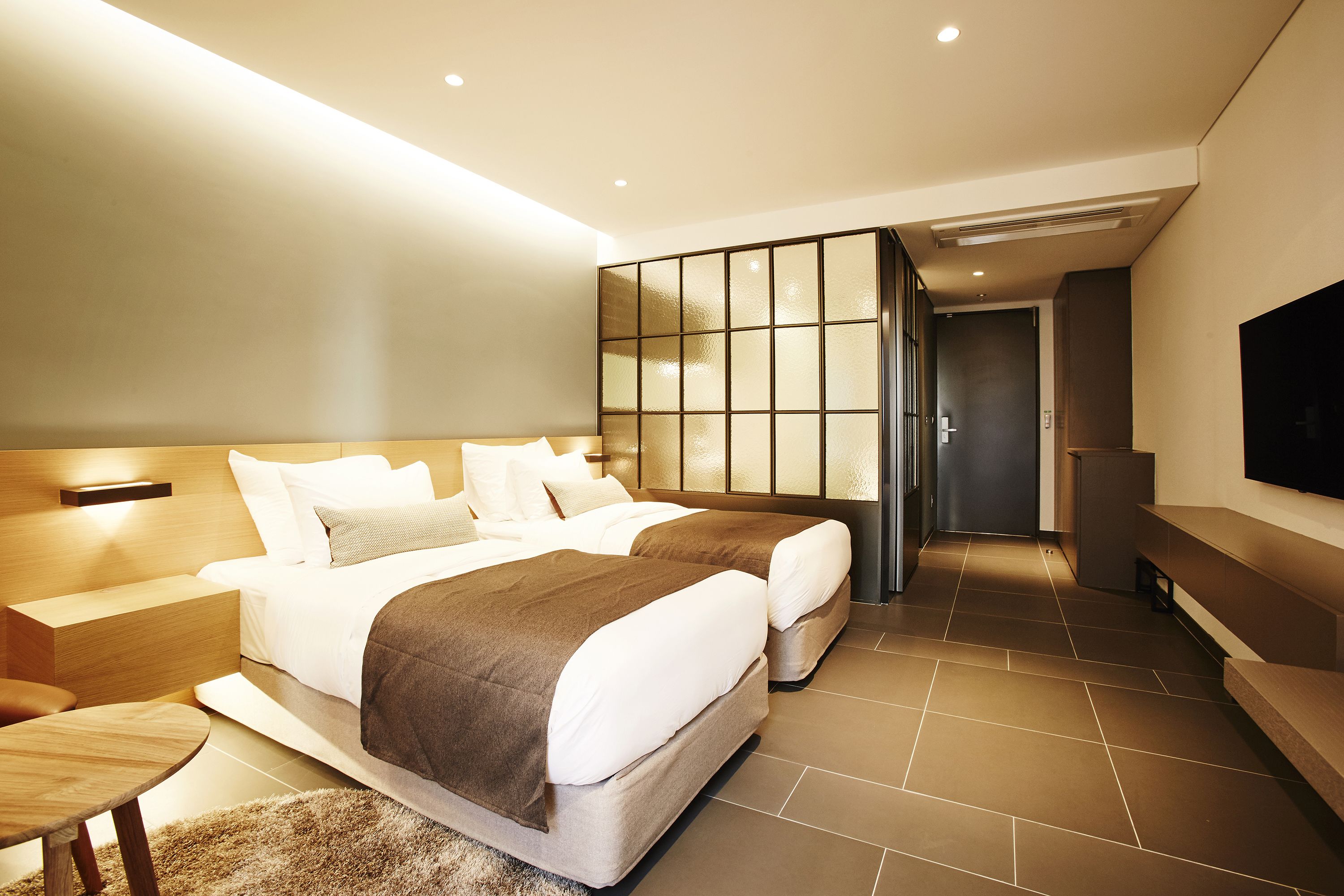 family twin room with bathtub | in-room safe, desk, blackout curtains, iron/ironing board