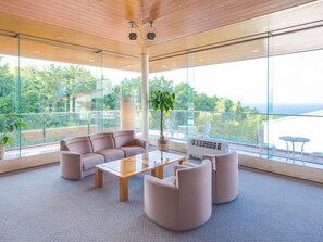 Lobby sitting area - Livemax Resort Itokawana (Ito)