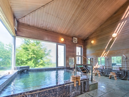 Indoor spa tub