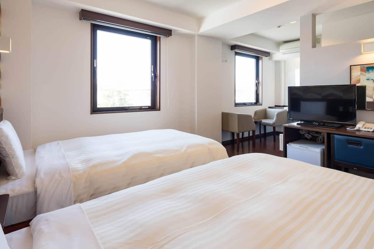 ห้องพัก, เตียงเดี่ยว 2 เตียง, ปลอดบุหรี่ | โต๊ะทำงาน, ห้องเก็บเสียง, Wi-Fi ฟรี, ผ้าปูที่นอน