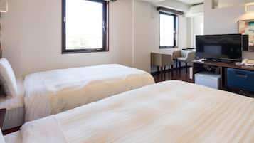 Desk, soundproofing, free WiFi, bed sheets