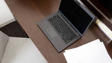 Desk, soundproofing, free WiFi, bed sheets