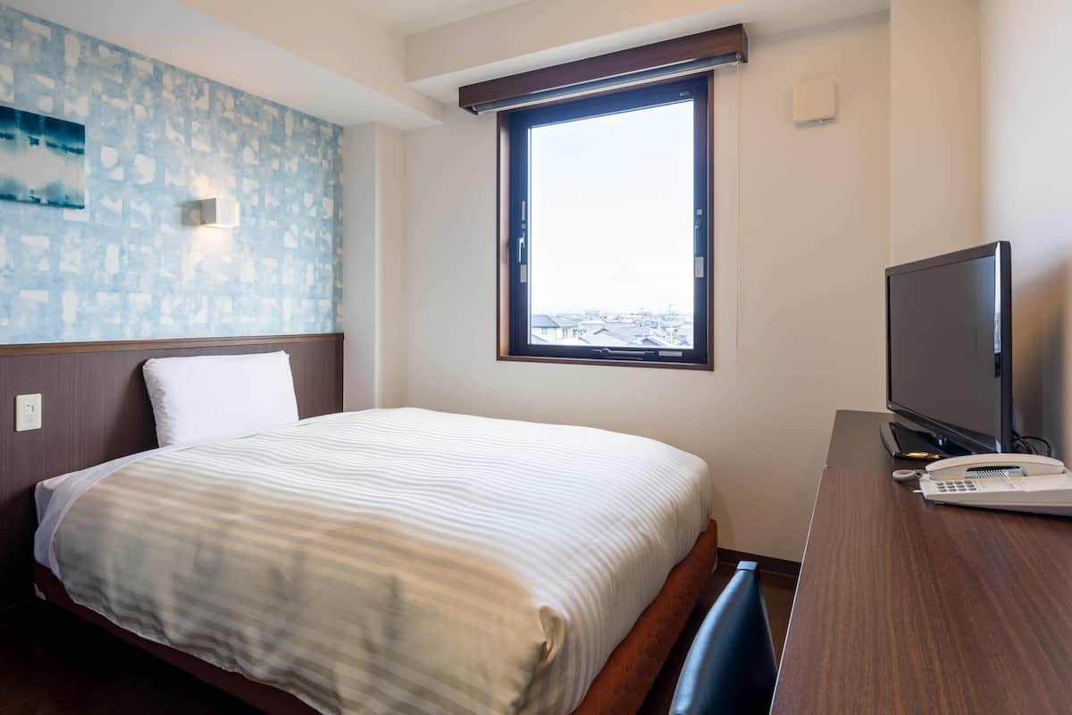 Habitación estándar, 1 cama matrimonial, para no fumadores | Escritorio, insonorización, wifi gratis y ropa de cama