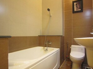 Apartment, 1 Bedroom | Bathroom - Mai Ha Lan 3 Serviced Apartment (Ho Chi Minh City)