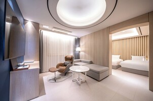 Royal Suite [Free Semi Buffet Breakfast (Sun~Thu for 2 PAX / Fri~Sat & Public Holiday for 1 PAX)] | 起居区 | LED 电视