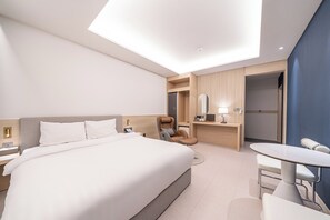 Suite Double [Free Semi Buffet Breakfast (Sun~Thu for 2 PAX / Fri~Sat & Public Holiday for 1 PAX)] | Dundyner, blendingsgardiner, lydisolert og wi-fi (inkludert)
