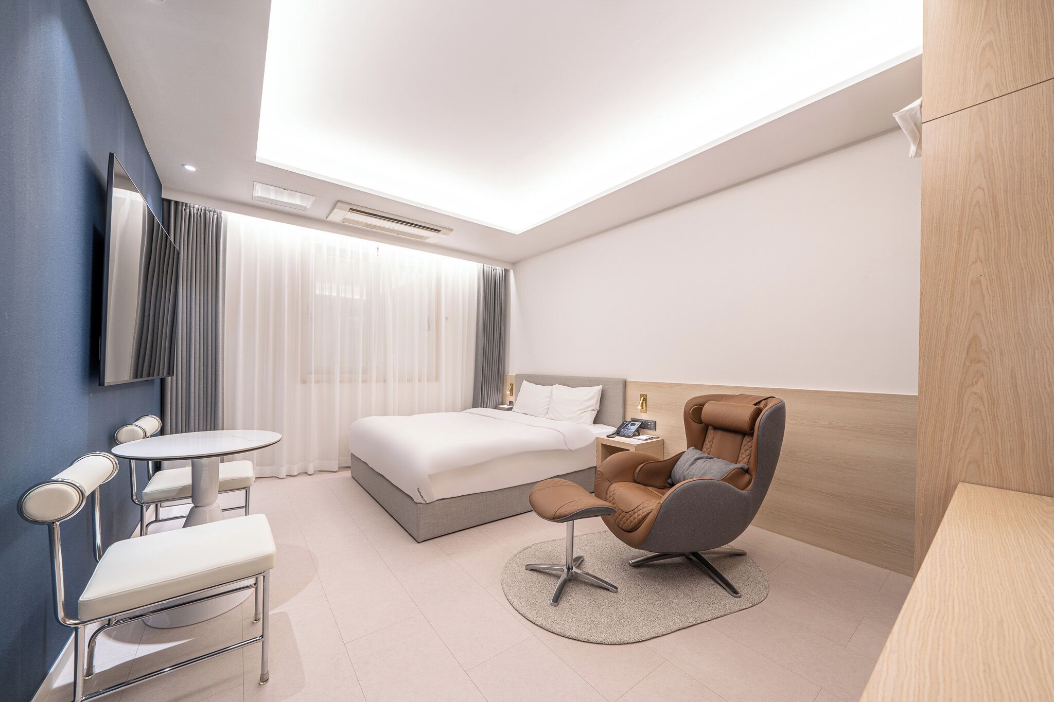 suite double [free semi buffet breakfast (sun~thu for 2 pax / fri~sat & public holiday for 1 pax)] | 1 bedroom, down duvets, blackout curtains, soundproofing