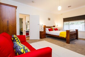 3 habitaciones, ropa de cama de alta calidad y escritorio 