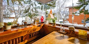Breakfast, lunch and dinner served - Lodge Scole (Yamagata)