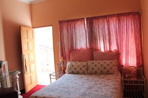 Standard Room | Desk, rollaway beds, free WiFi