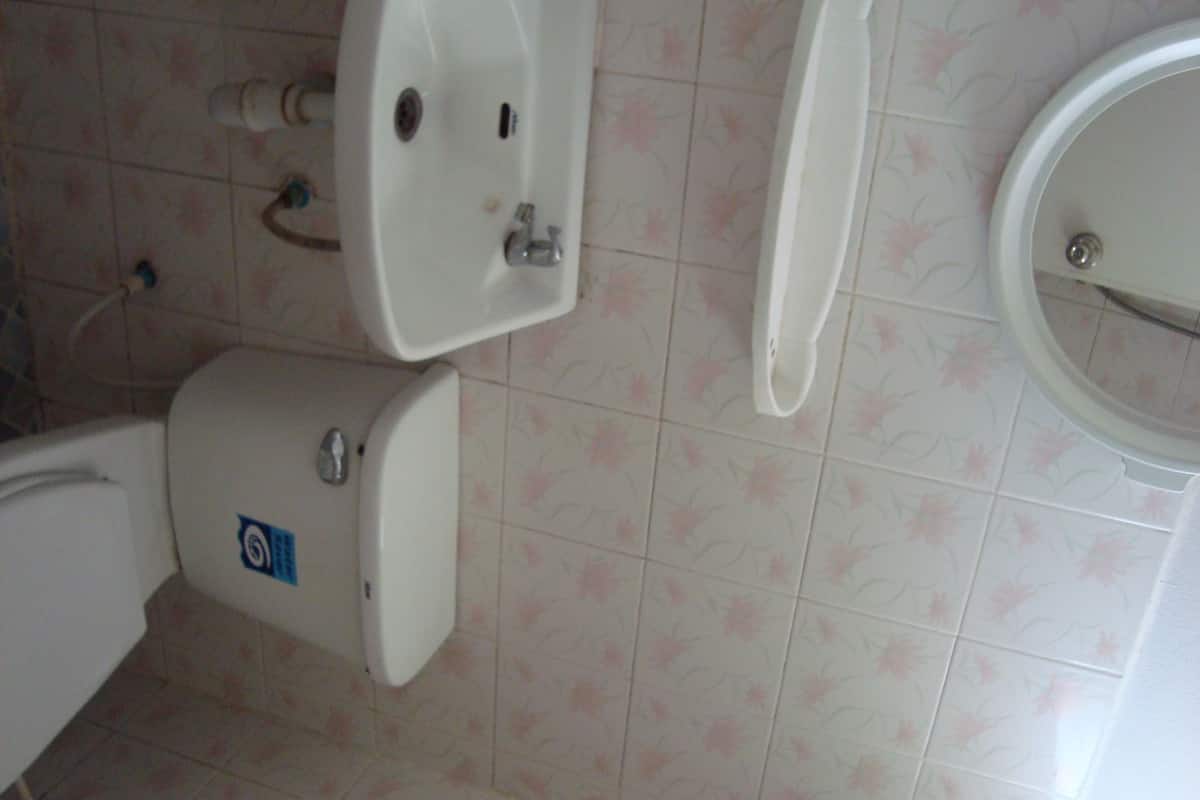 shower, free toiletries