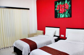 Desk, rollaway beds, free WiFi