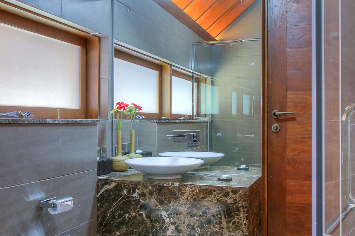 shower, free toiletries, hair dryer, bathrobes