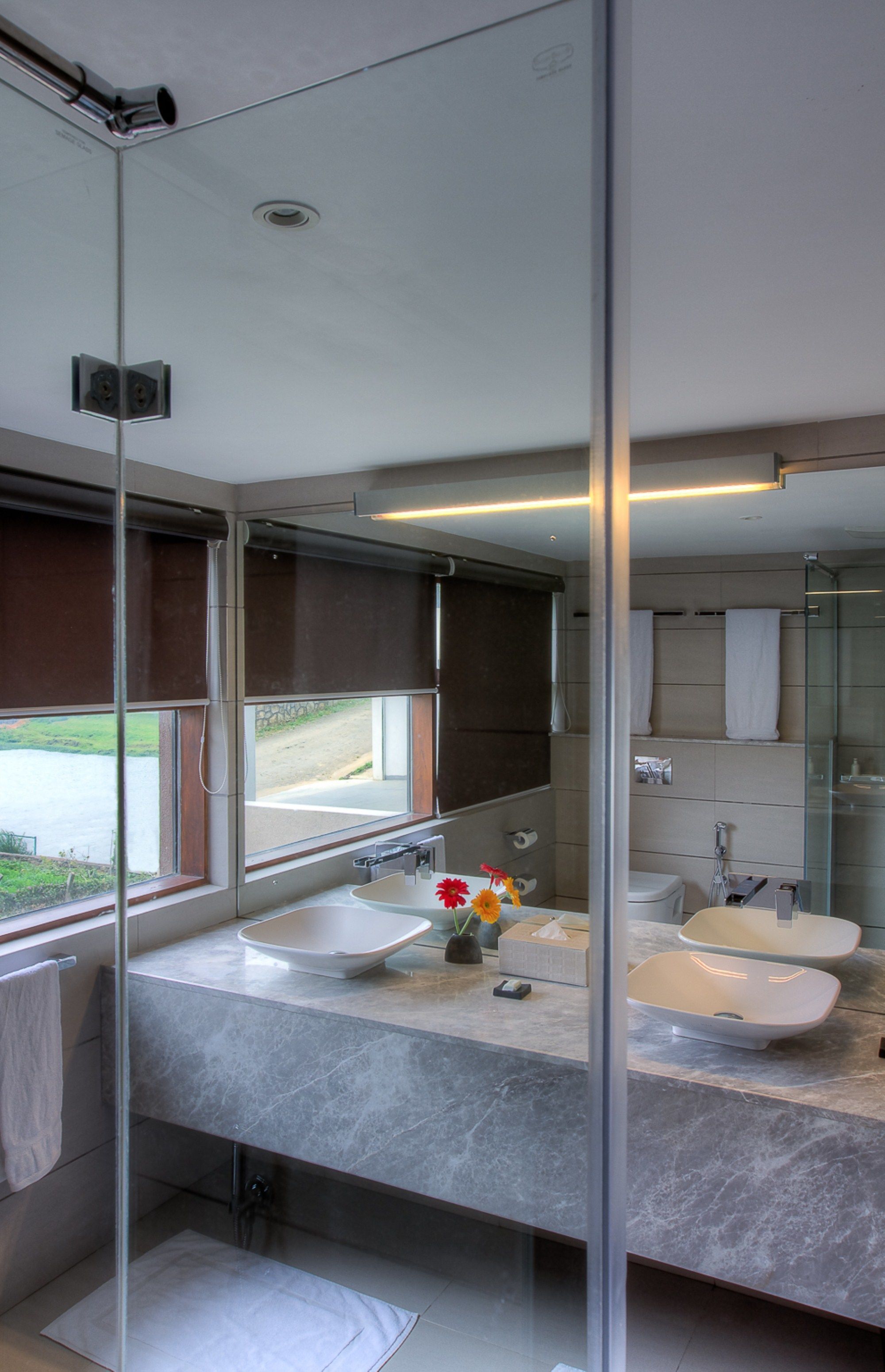 deluxe lake view - mooloya | bathroom | shower, free toiletries, hair dryer, bathrobes