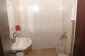 Standard Double or Twin Room, 1 Double Bed, Private Bathroom | Bathroom