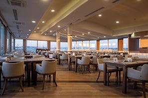 2 restaurants, breakfast, lunch, dinner served; Turkish cuisine - Parion Hotel (Çanakkale)