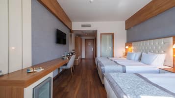 Standard Triple Room | Bathroom | Shower, free toiletries, hair dryer, slippers