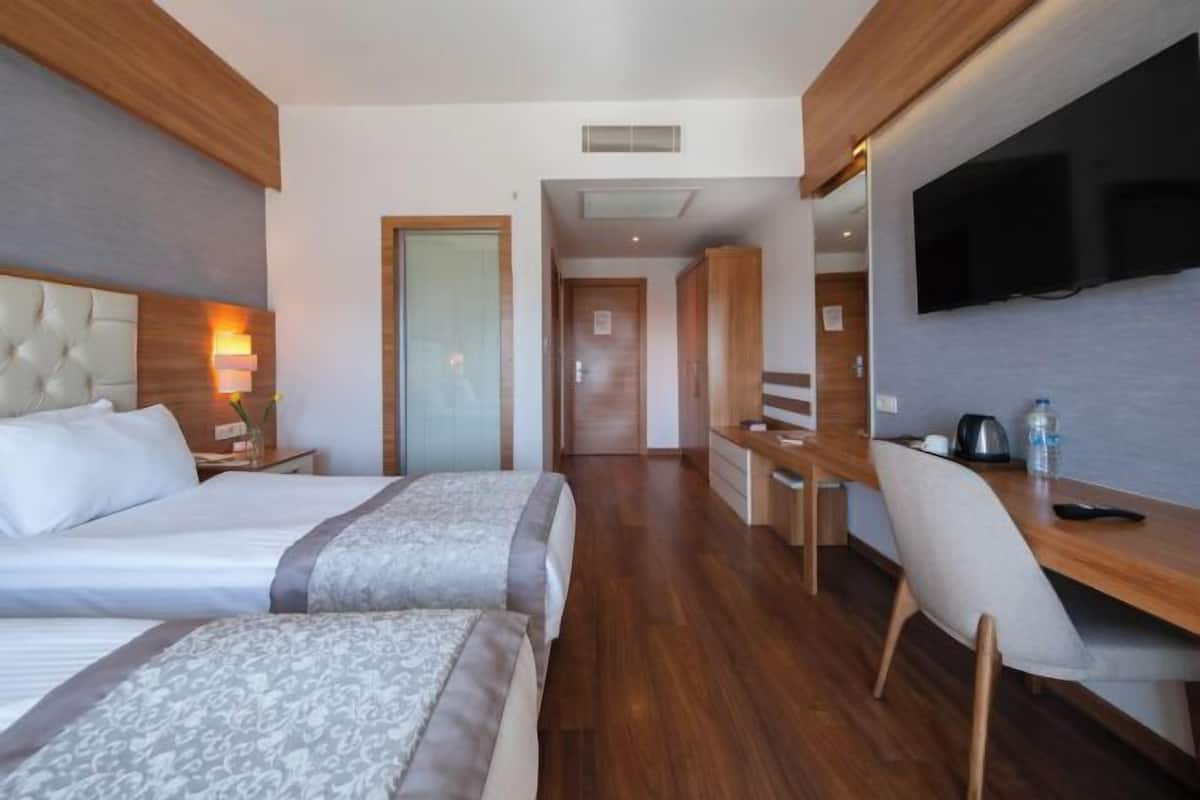 1 bedroom, minibar, in-room safe, desk