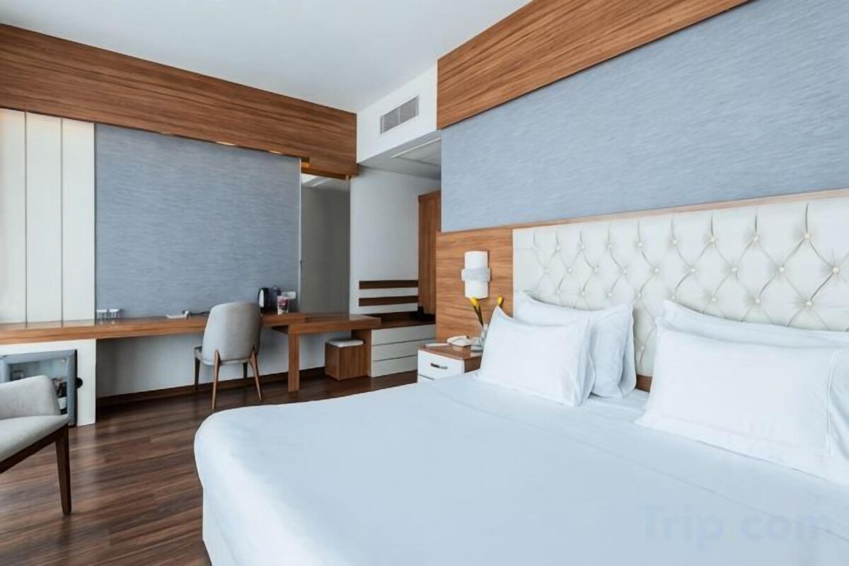 Premium bedding, minibar, in-room safe, desk