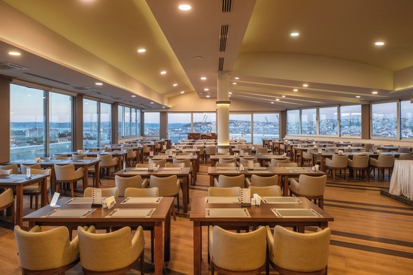 2 间餐厅,供应早餐、午餐和晚餐,土耳其菜