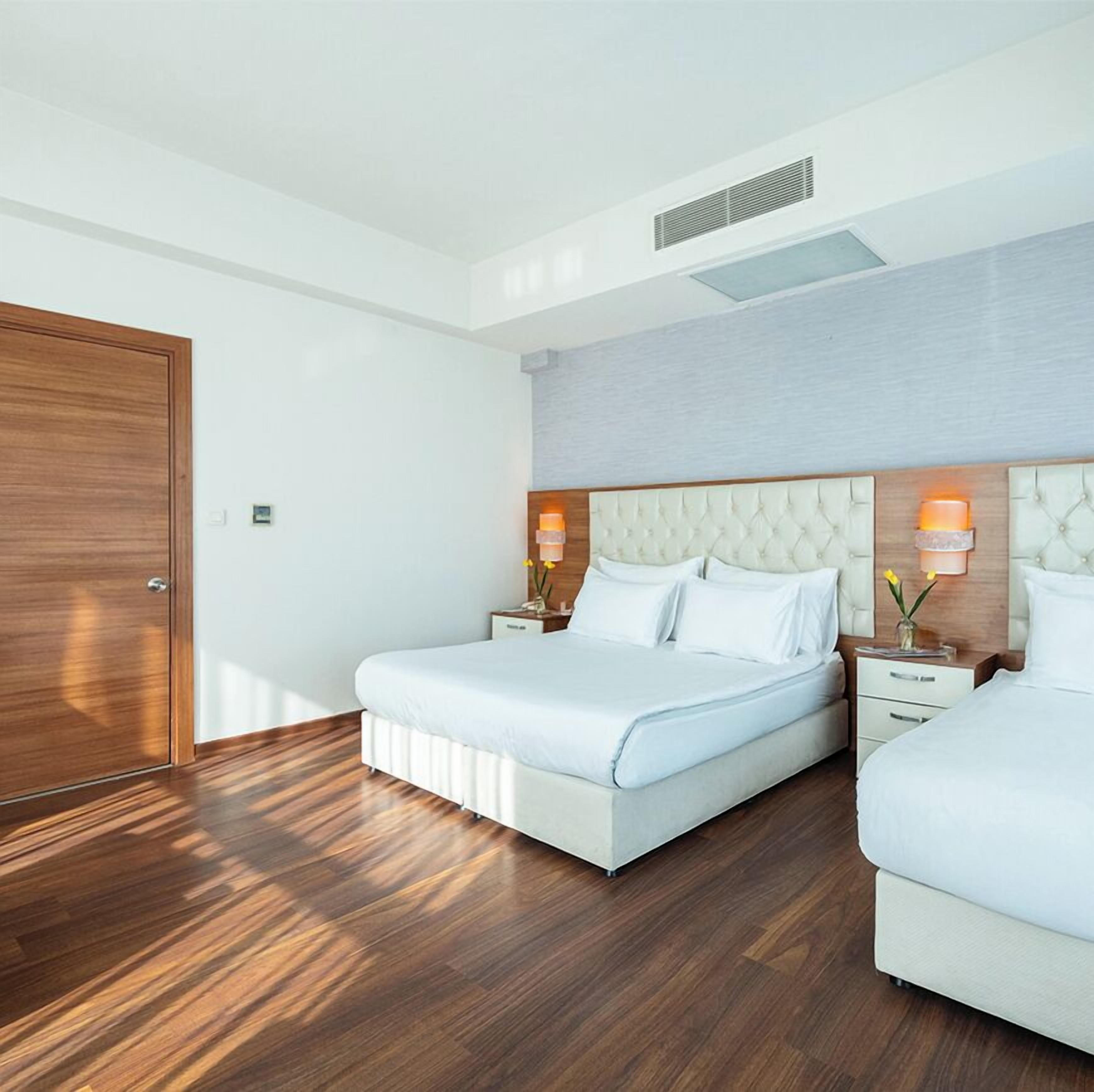 Executive Room | Minibar, in-room safe, desk, soundproofing