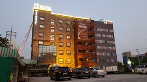 Fachada de la propiedad