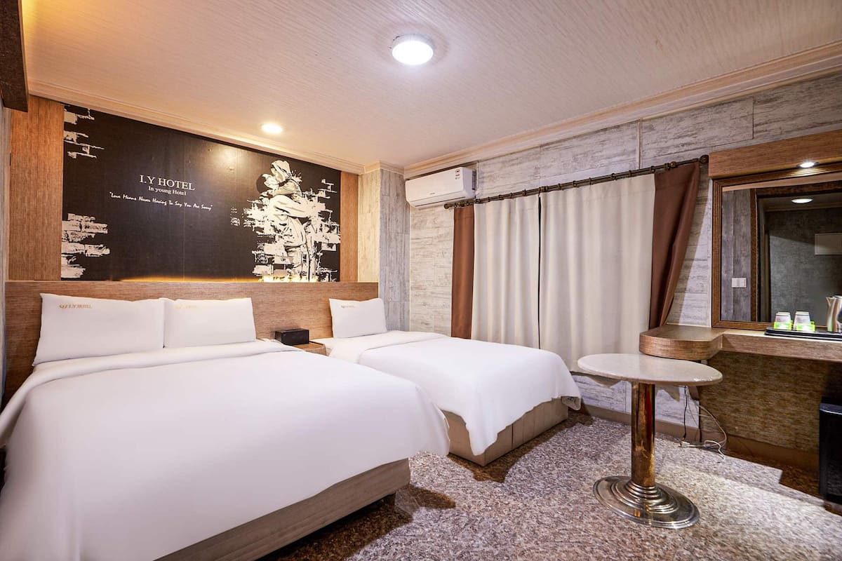 Chambre Standard avec lits jumeaux | Literie de qualité supérieure, couette en duvet d'oie