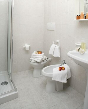 Departamento | Baño | Regadera, amenidades de baño gratuitas, secadora de cabello, bidet 