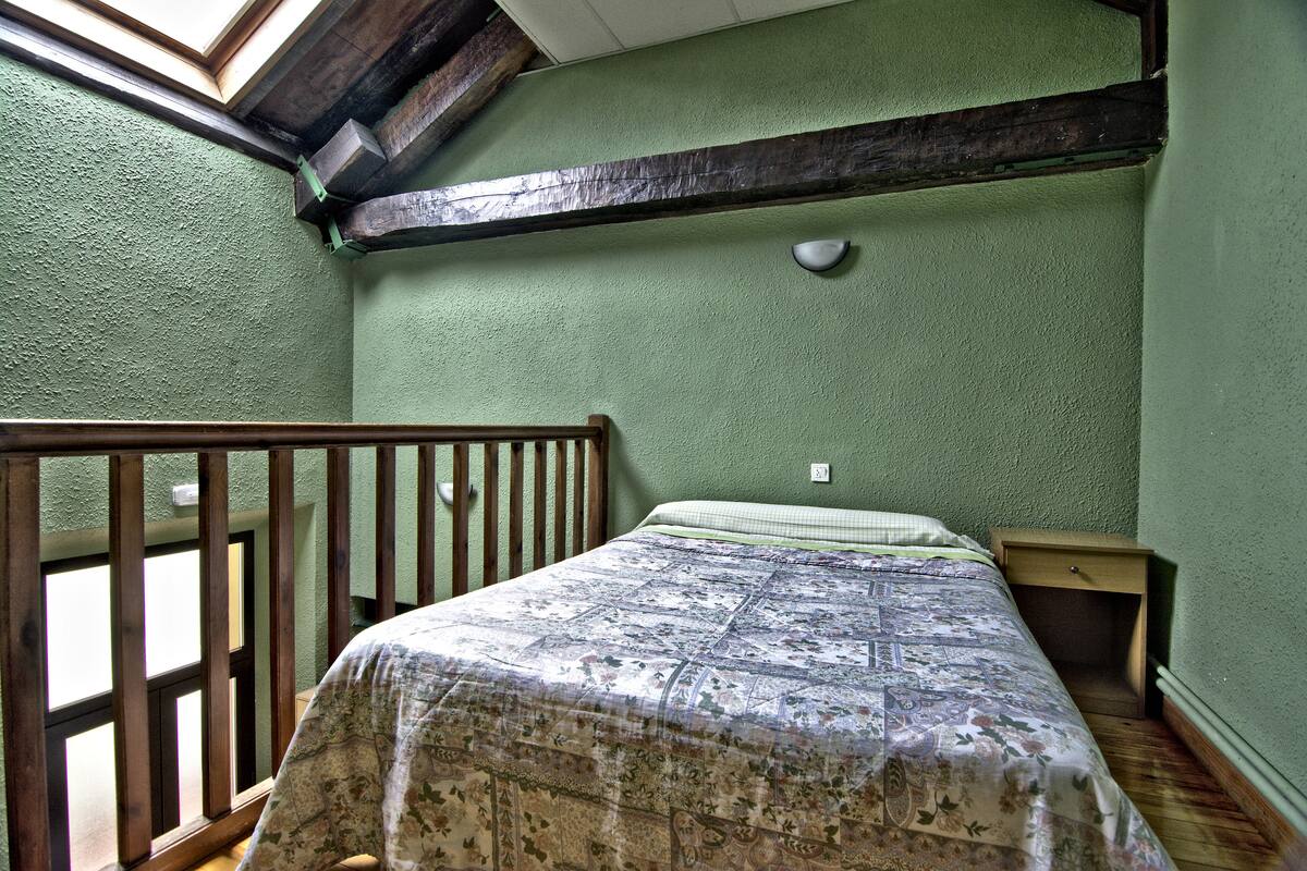 Chambre Quadruple, salle de bains commune (Xanas)
