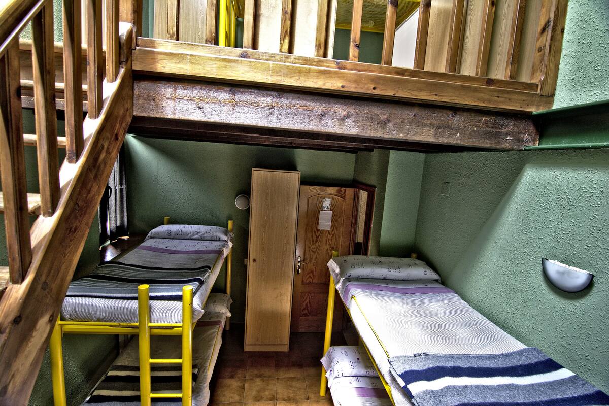 Chambre Familiale, salle de bains commune (Llavandera)