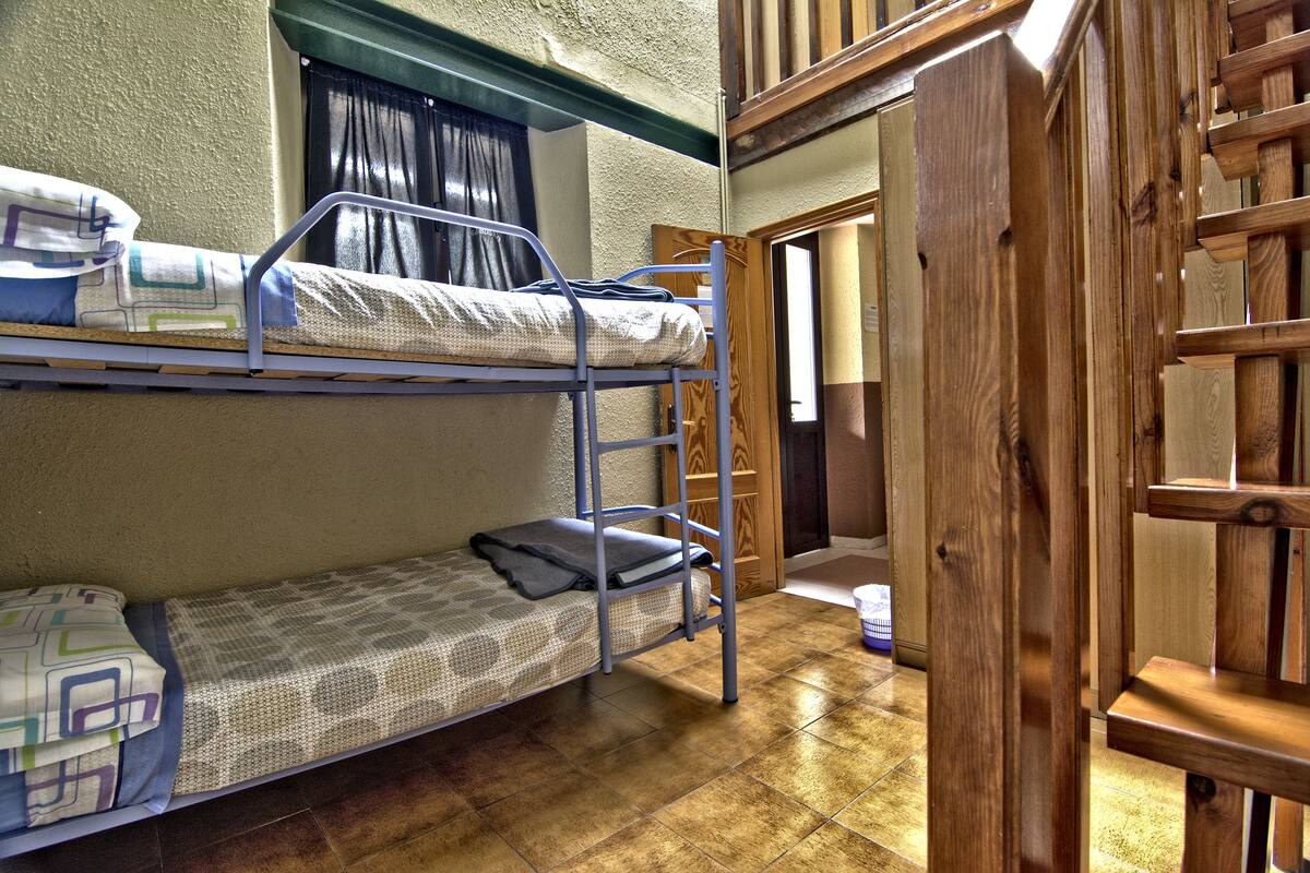 Chambre Quadruple, salle de bains commune (Trasgu)
