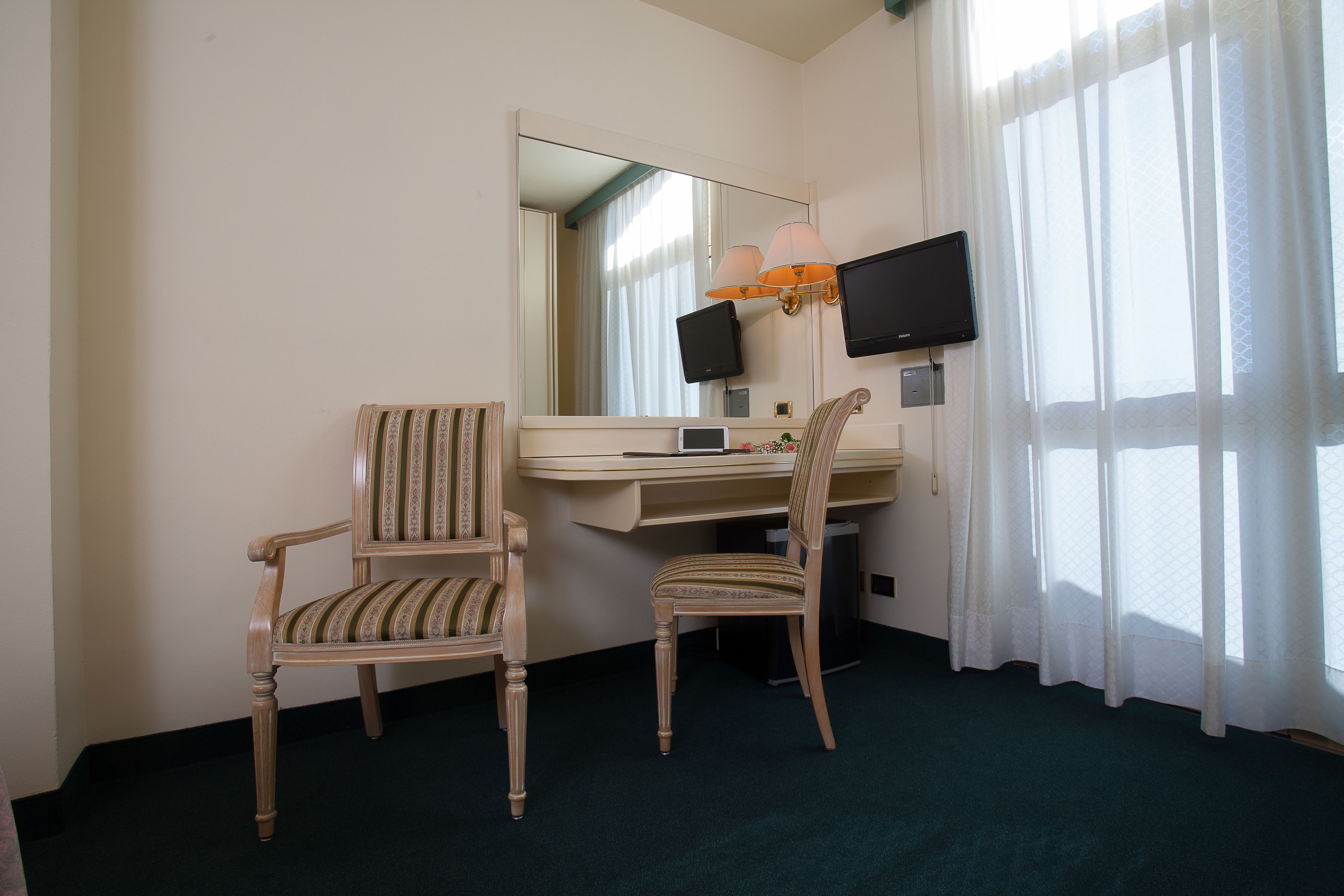 panoramic single room | television