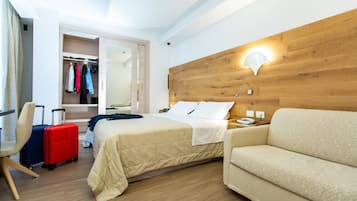 Premium bedding, in-room safe, individually decorated