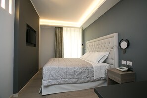 Hochwertige Bettwaren, Zimmersafe, individuell dekoriert