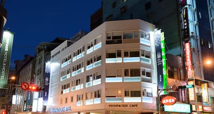 Poshpacker Hotel