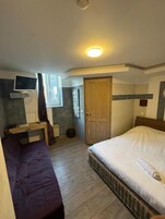 高级房, 1 张双人床和 1 张沙发床 | 办公桌、免费 WiFi