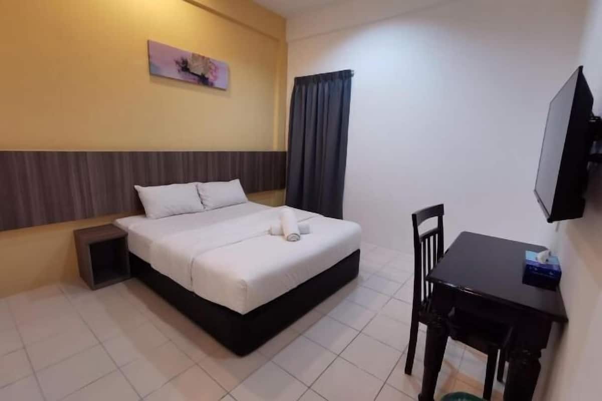 1 bedroom, desk, soundproofing, free WiFi
