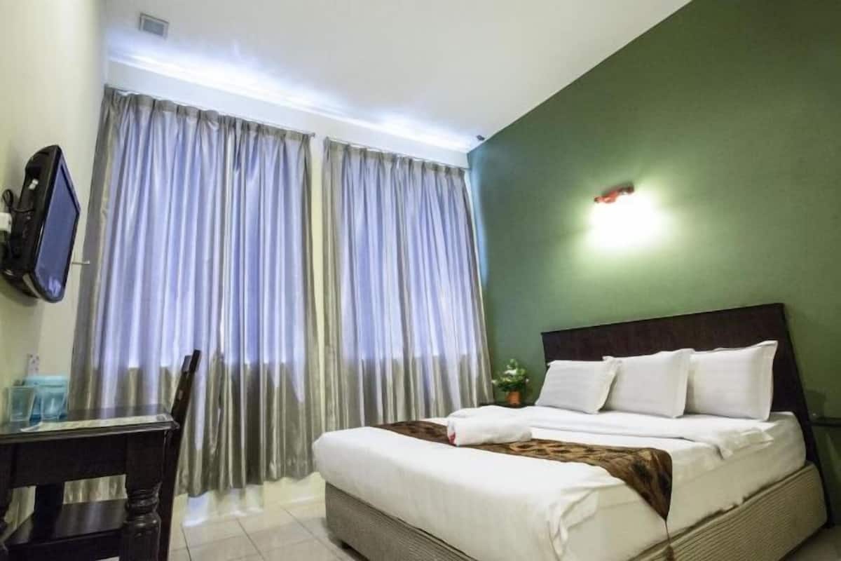 1 bedroom, desk, soundproofing, free WiFi
