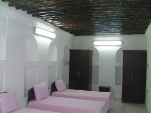 Shared Dormitory (4 Single Beds) | Free WiFi - Sharjah Heritage Youth Hostel (Sharjah)