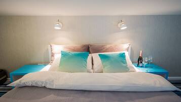 Premium bedding, desk, iron/ironing board, free cots/infant beds