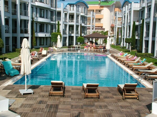 Seasonal outdoor pool