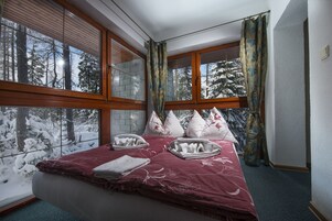 Studio, 2 Bedrooms (No. 11) | Desk, rollaway beds, free WiFi, bed sheets