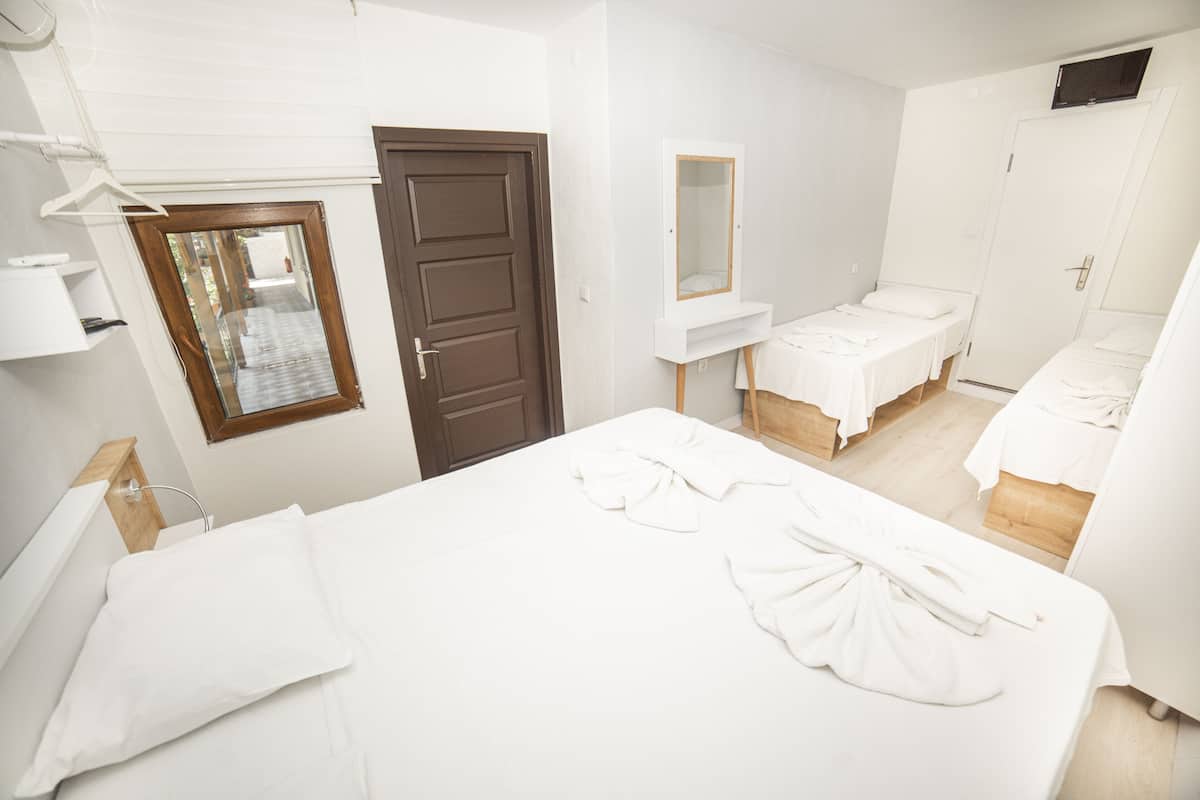 Economy Quadruple Room | Premium bedding, desk, blackout drapes, soundproofing